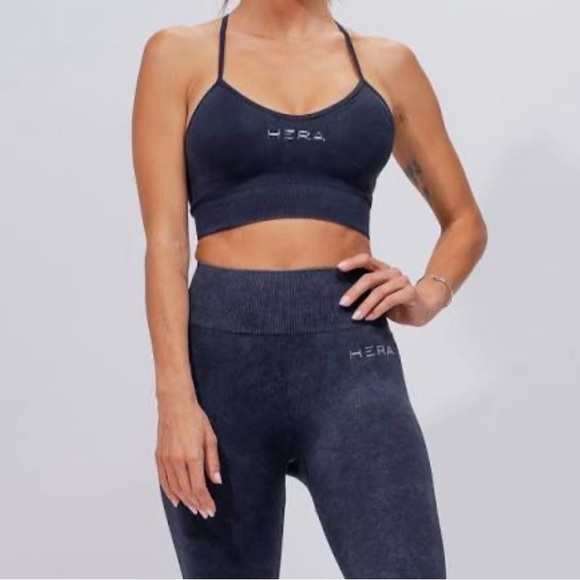 Hera x Hero Women's Seamless C Back Sports Bra in Black/white Color NWT - Picture 1 of 9